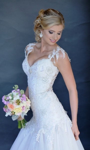 hair i come stunning bride